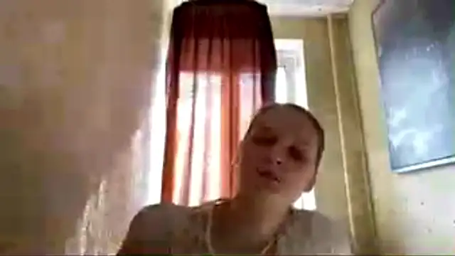 LongChillGerl online show from May 2026 01:28:01 PM