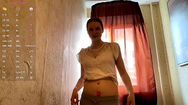 LongChillGerl online show from May 2026 01:28:02 PM