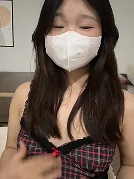 Snapshot of Ni_Tran chatting on May 2026 04:00:01 PM Ni Tran online show from May 2026 04:00:01 PM