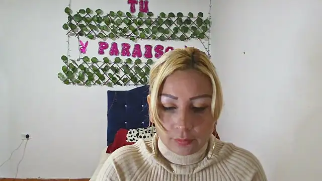 Snapshot of MoonCampbell_ chatting on May 2026 01:04:02 PM MoonCampbell online show from May 2026 01:04:02 PM