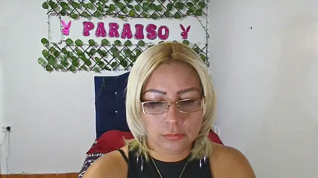 Snapshot of MoonCampbell_ chatting on June 2026 10:12:02 PM MoonCampbell online show from June 2026 10:12:02 PM