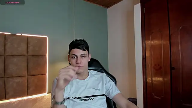 Snapshot of Ethanx18_ chatting on June 2026 09:04:01 PM Ethanx18 online show from June 2026 09:04:01 PM