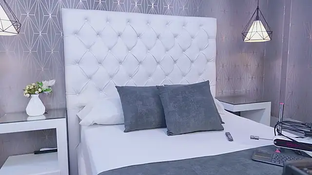 Snapshot of VioletSweetts chatting on May 2026 07:33:02 PM VioletSweetts online show from May 2026 07:33:02 PM
