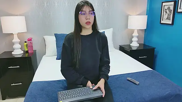 Snapshot of VioletSweetts chatting on June 2026 08:55:02 PM VioletSweetts online show from June 2026 08:55:02 PM