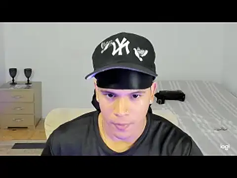 Snapshot of sant_wahlberg chatting on May 2026 10:15:02 PM sant wahlberg online show from May 2026 10:15:02 PM