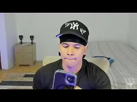 Snapshot of sant_wahlberg chatting on May 2026 10:04:01 PM sant wahlberg online show from May 2026 10:04:01 PM