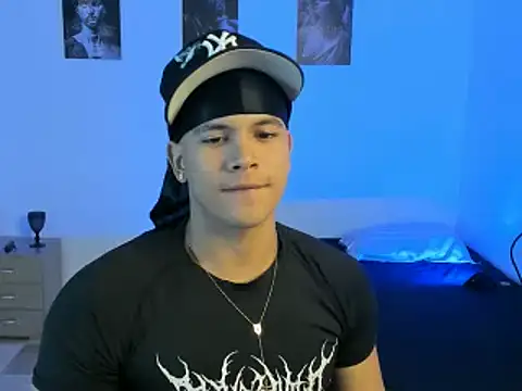 Snapshot of sant_wahlberg chatting on June 2026 11:24:02 PM sant wahlberg online show from June 2026 11:24:02 PM