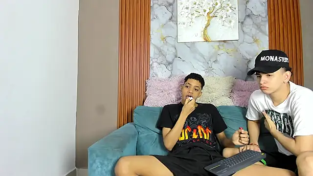 LOVE GUYS1 online show from May 2026 01:17:02 PM