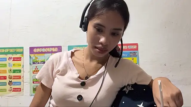 MyrlKu online show from May 2026 02:25:01 PM