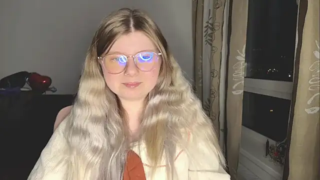 Snapshot of YukiBlush chatting on May 2026 10:07:01 PM YukiBlush online show from May 2026 10:07:01 PM