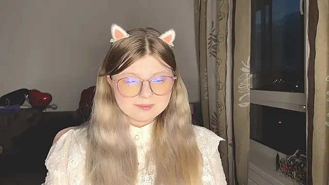 Snapshot of YukiBlush chatting on May 2026 10:07:01 PM YukiBlush online show from May 2026 10:07:01 PM