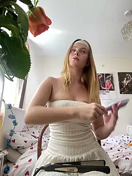 Snapshot of Young_Lizzie chatting on May 2026 01:52:01 PM Young Lizzie online show from May 2026 01:52:01 PM