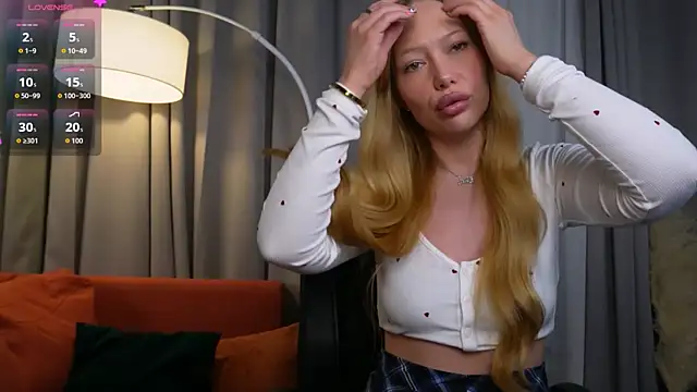 Snapshot of _Mila_Luna_ chatting on June 2026 09:02:01 PM Mila Luna online show from June 2026 09:02:01 PM