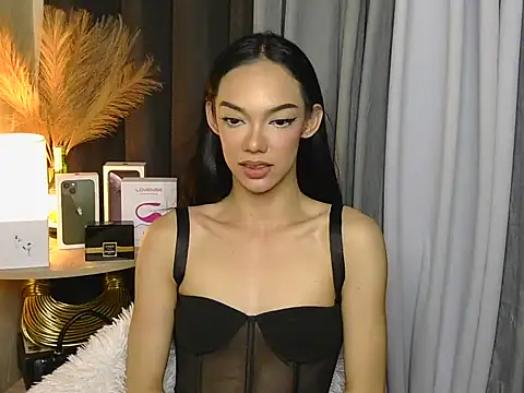 Snapshot of SweetLuna_BIGc0ck chatting on April 2026 04:46:02 PM SweetLuna BIGc0ck online show from April 2026 04:46:02 PM
