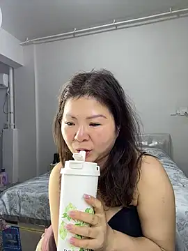 linda51863 online show from May 2026 12:56:01 PM