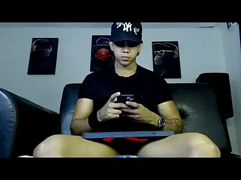 Snapshot of noahprada chatting on May 2026 05:13:01 AM noahprada online show from May 2026 05:13:01 AM