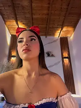 Snapshot of catalina_lafer chatting on May 2026 12:57:01 PM catalina lafer online show from May 2026 12:57:01 PM