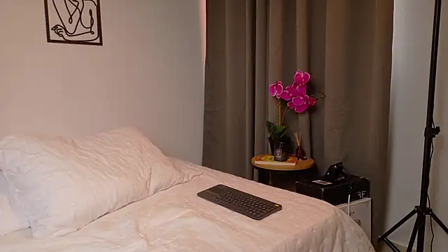 Alanna L online show from June 2026 01:58:02 PM