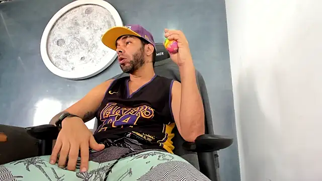 kevin collins76 online show from May 2026 01:49:02 PM