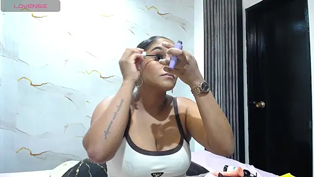 Snapshot of Liaa_cams chatting on June 2026 03:01:02 AM Liaa cams online show from June 2026 03:01:02 AM