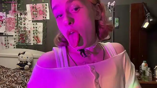 Snapshot of Miss_Amy00 chatting on August 2026 12:42:01 AM Miss Amy00 online show from August 2026 12:42:01 AM