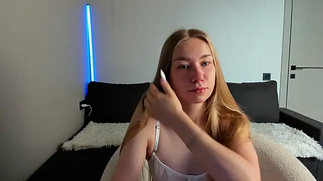Snapshot of AnnaAlexArti chatting on July 2026 04:38:01 AM AnnaAlexArti online show from July 2026 04:38:01 AM