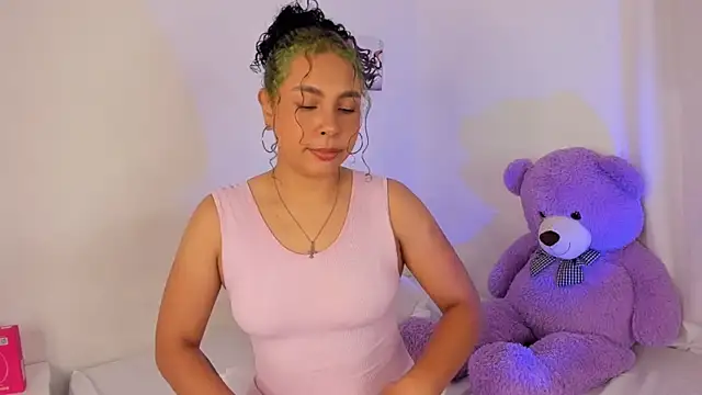 Snapshot of Violetta_cam_ chatting on May 2026 02:28:01 AM Violetta cam online show from May 2026 02:28:01 AM
