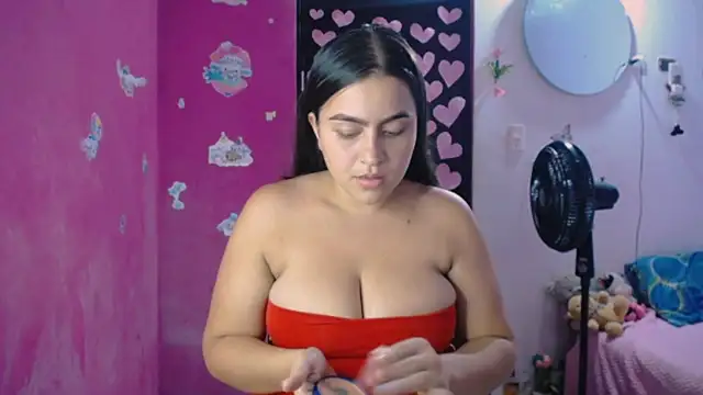 Snapshot of Kiara_tits chatting on May 2026 01:36:02 AM Kiara tits online show from May 2026 01:36:02 AM