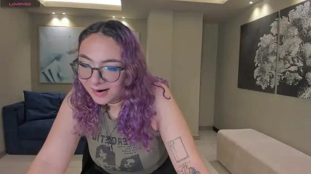 Snapshot of LoiseHarper chatting on May 2026 06:57:01 PM LoiseHarper online show from May 2026 06:57:01 PM