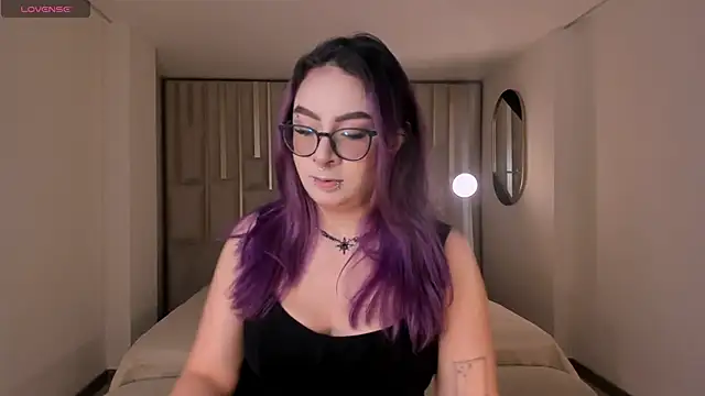 Snapshot of LoiseHarper chatting on June 2026 04:17:01 AM LoiseHarper online show from June 2026 04:17:01 AM