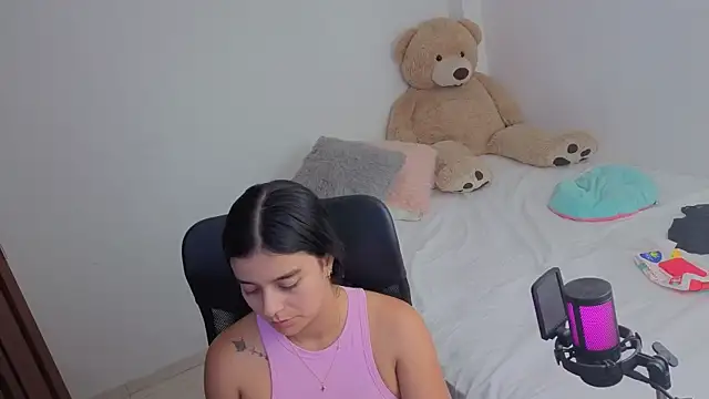Snapshot of valerihouse_ chatting on May 2026 02:39:01 AM valerihouse online show from May 2026 02:39:01 AM