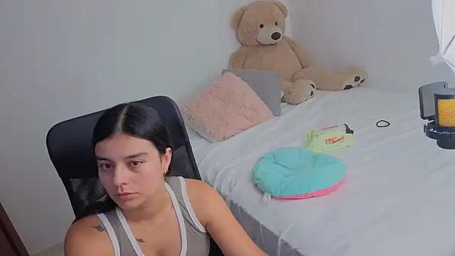 Snapshot of valerihouse_ chatting on May 2026 01:34:02 AM valerihouse online show from May 2026 01:34:02 AM