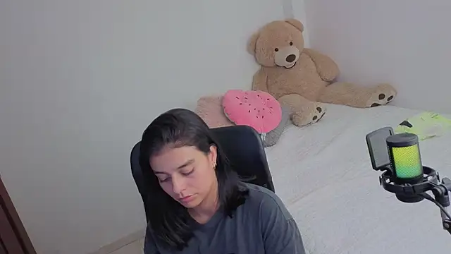Snapshot of valerihouse_ chatting on June 2026 01:30:01 AM valerihouse online show from June 2026 01:30:01 AM