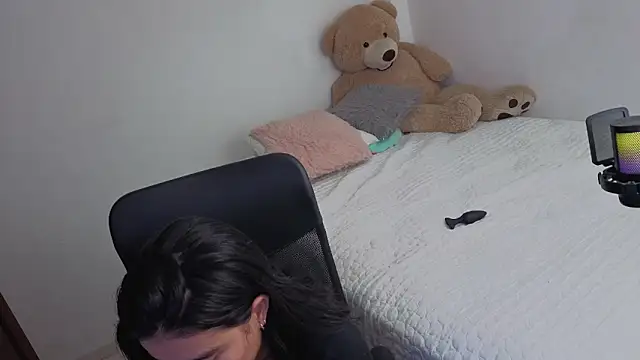 Snapshot of valerihouse_ chatting on June 2026 12:19:01 AM valerihouse online show from June 2026 12:19:01 AM