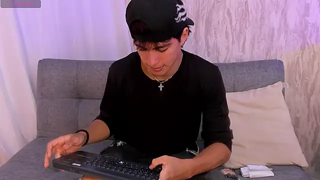 Liam Grayson  online show from May 2026 02:22:01 PM