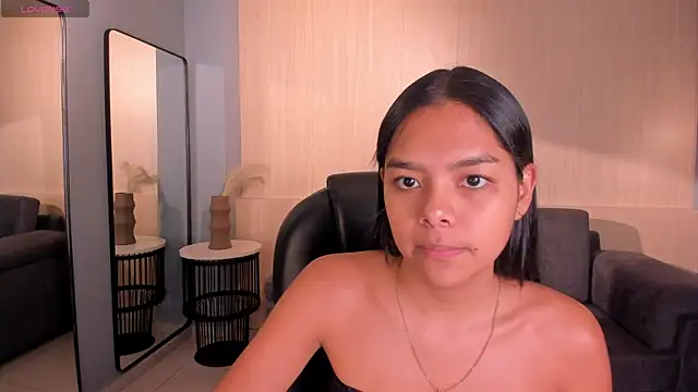 Snapshot of SaphiraJames chatting on July 2026 01:41:02 AM SaphiraJames online show from July 2026 01:41:02 AM