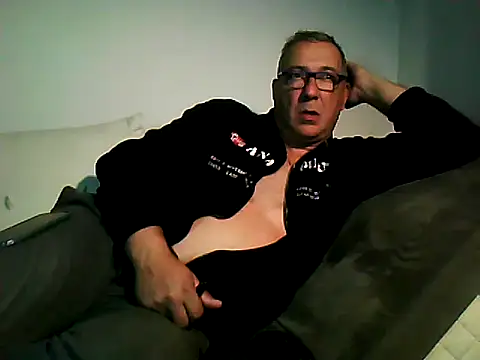 Snapshot of Soloyan chatting on November 2025 10:41:01 PM Soloyan online show from November 2025 10:41:01 PM