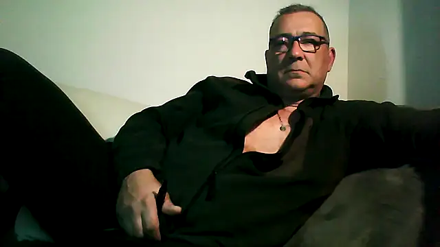 Snapshot of Soloyan chatting on November 2025 10:43:02 PM Soloyan online show from November 2025 10:43:02 PM