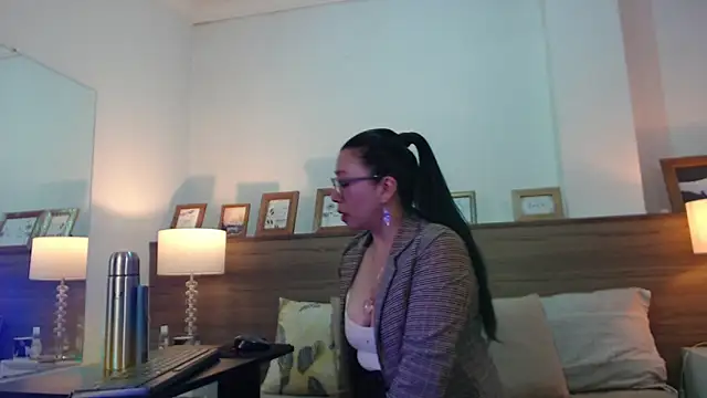 Snapshot of FranciscaVera chatting on June 2026 06:52:01 PM FranciscaVera online show from June 2026 06:52:01 PM