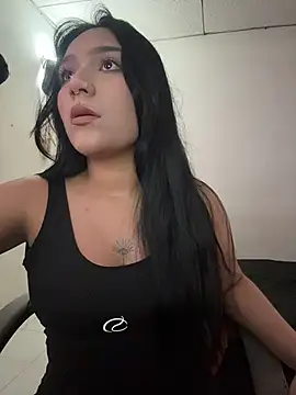 Snapshot of EmiLaurent chatting on May 2026 05:43:01 PM EmiLaurent online show from May 2026 05:43:01 PM
