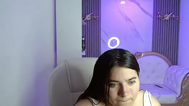 Laurha  online show from June 2026 07:48:01 PM