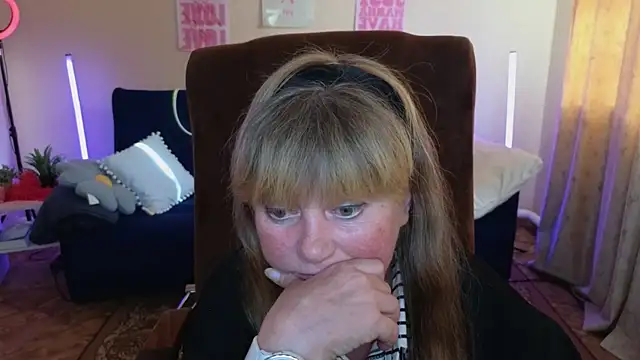 Snapshot of Melania_Cook chatting on May 2026 02:35:01 PM Melania Cook online show from May 2026 02:35:01 PM
