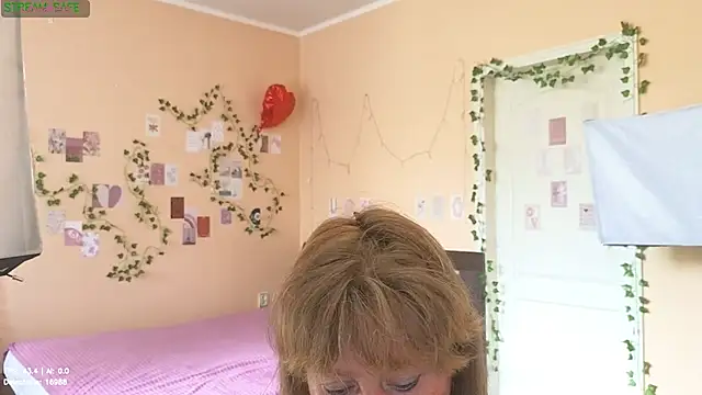 Snapshot of Melania_Cook chatting on June 2026 10:27:01 AM Melania Cook online show from June 2026 10:27:01 AM