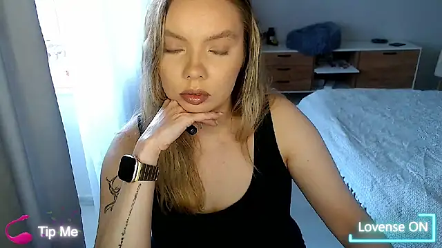 Snapshot of PolinaXXXXXJones chatting on May 2026 02:46:01 PM PolinaXXXXXJones online show from May 2026 02:46:01 PM