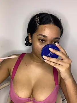 Snapshot of _sweetSabrina- chatting on May 2026 08:06:02 PM sweetSabrina- online show from May 2026 08:06:02 PM