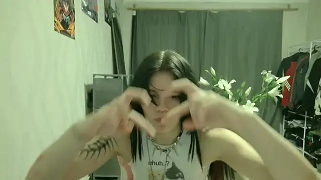 VeIvetLure online show from June 2026 07:06:02 PM