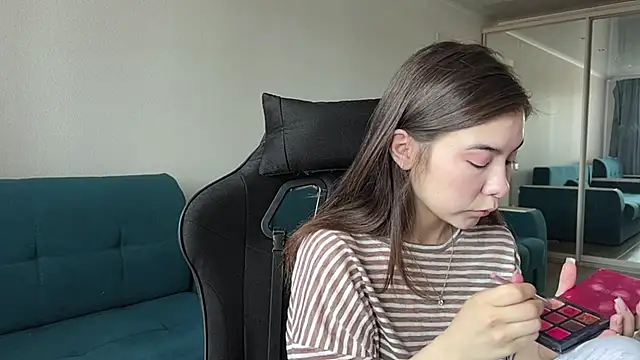Snapshot of Ellewaay chatting on May 2026 08:10:02 AM Ellewaay online show from May 2026 08:10:02 AM