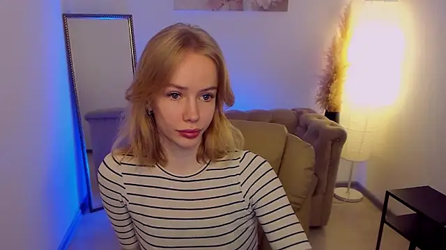 Poly Sweet online show from May 2026 10:23:01 AM