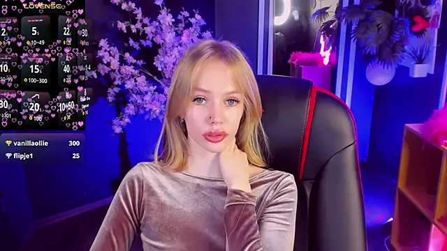 Poly Sweet online show from June 2026 02:33:01 PM