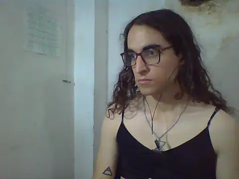 Snapshot of LaCuerva chatting on May 2026 05:10:01 PM LaCuerva online show from May 2026 05:10:01 PM